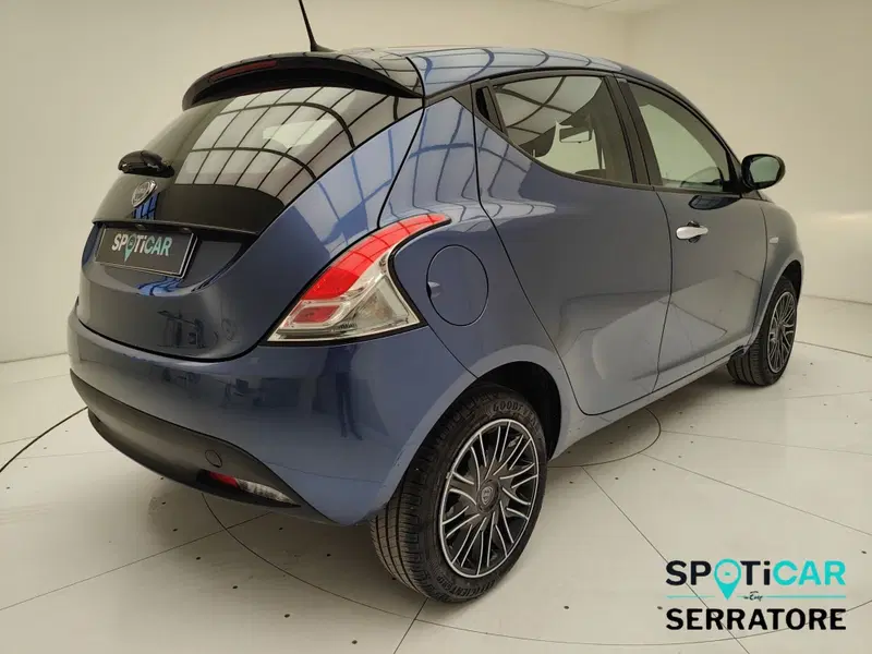 Lancia Ypsilon usata a Como (6)