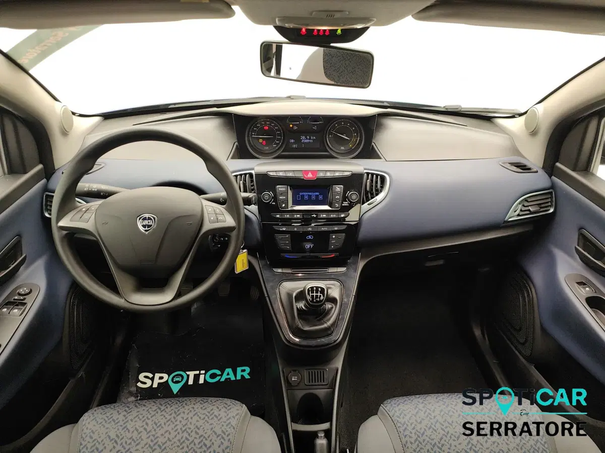 Lancia Ypsilon usata a Como (7)