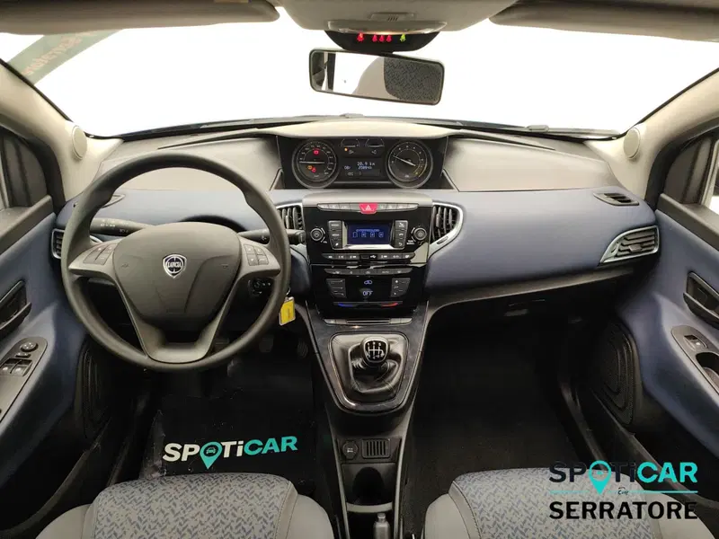 Lancia Ypsilon usata a Como (7)