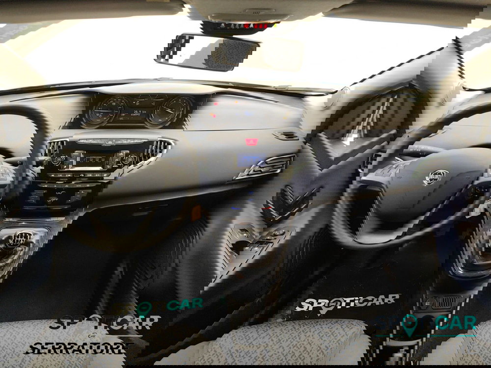 Lancia Ypsilon usata a Como (7)