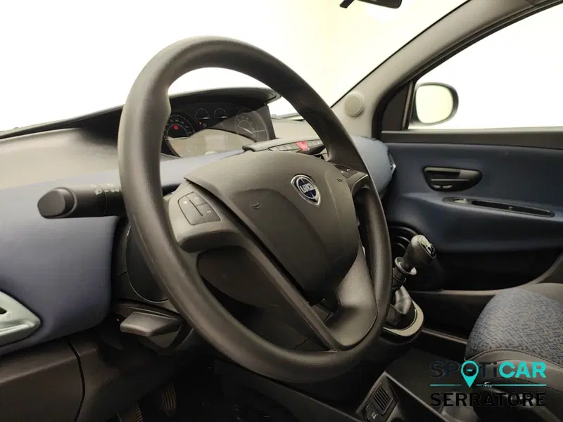 Lancia Ypsilon usata a Como (9)
