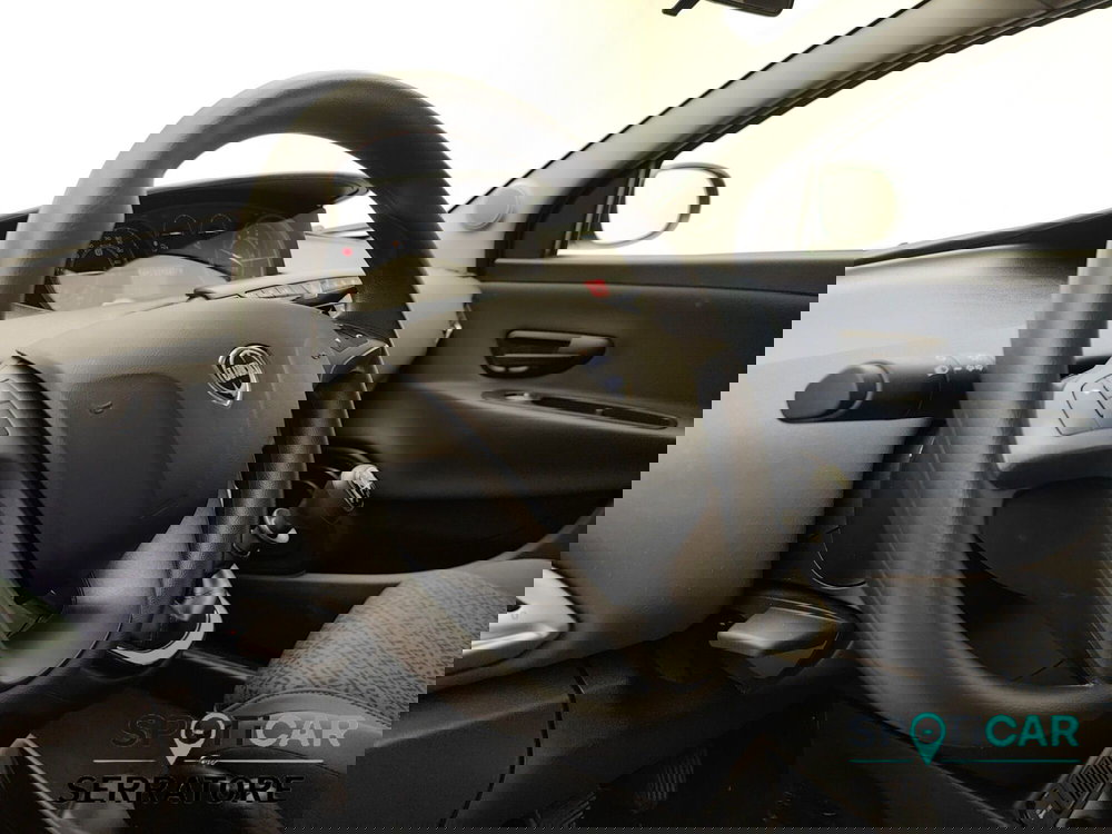 Lancia Ypsilon usata a Como (9)