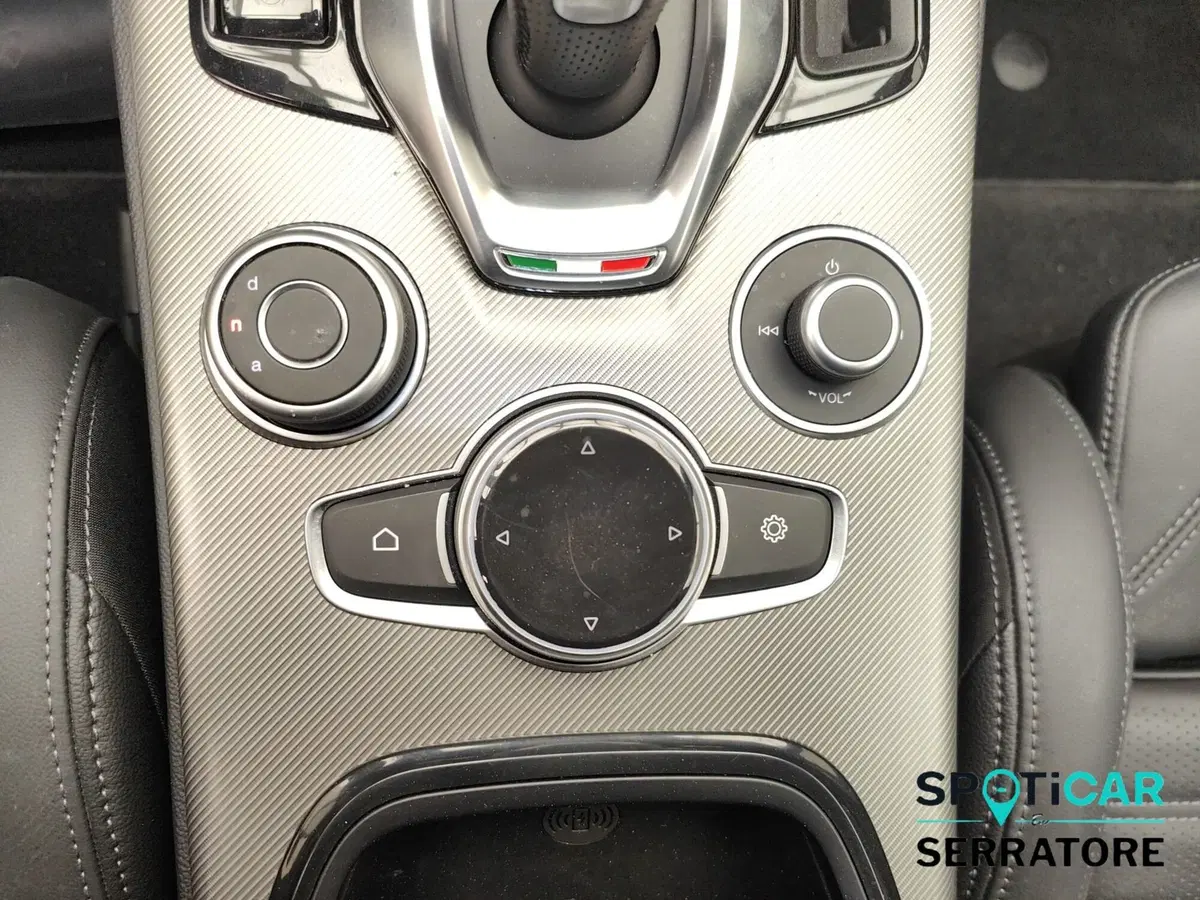 Alfa Romeo Stelvio usata a Como (16)