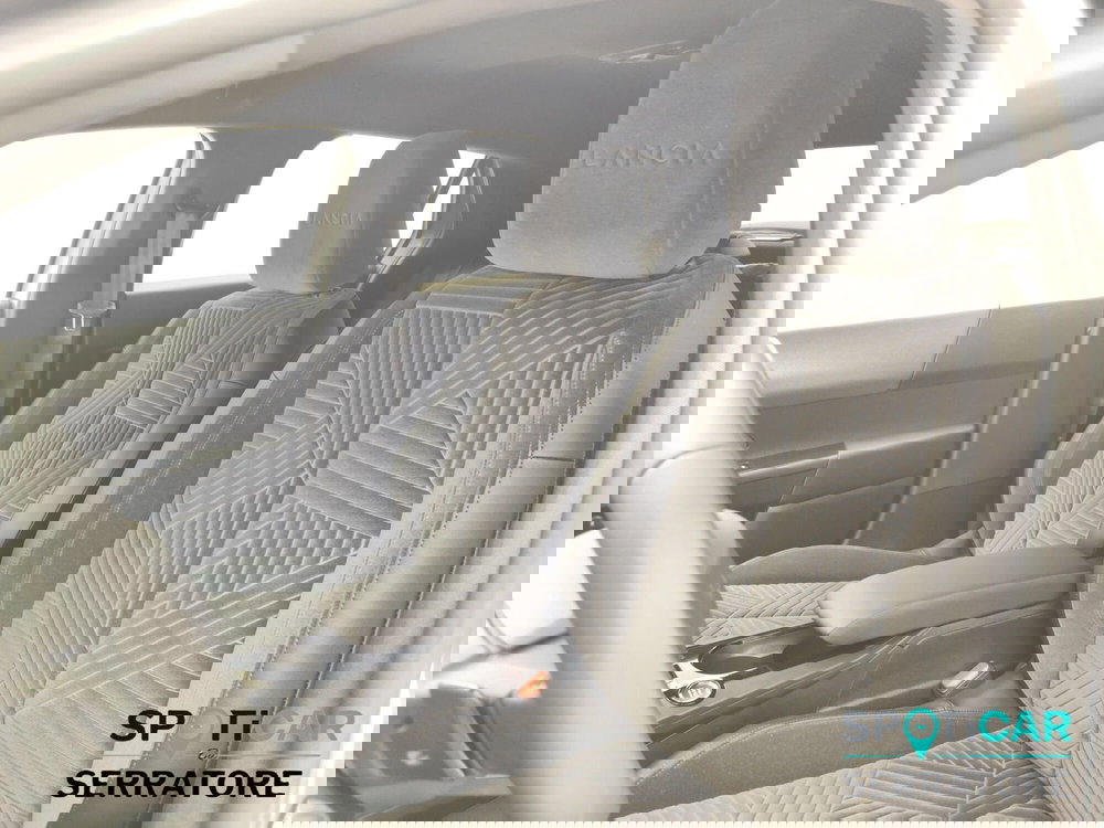 Lancia Ypsilon usata a Como (12)