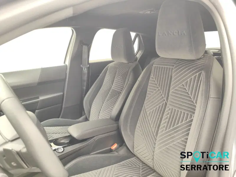 Lancia Ypsilon usata a Como (12)