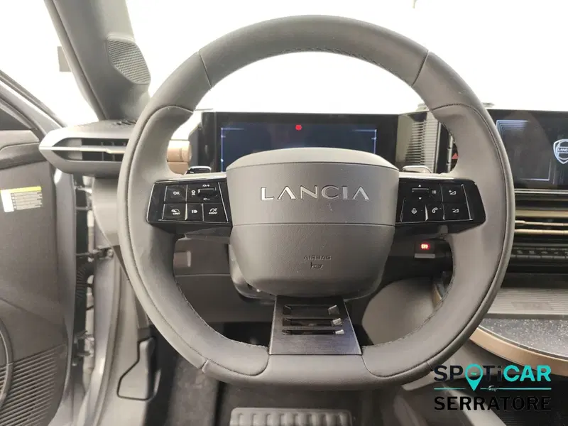 Lancia Ypsilon usata a Como (16)