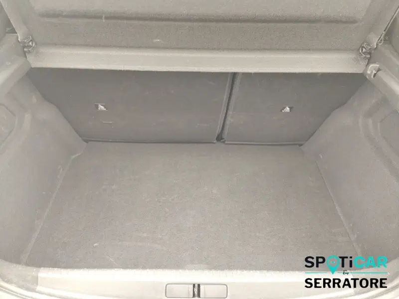Lancia Ypsilon usata a Como (17)