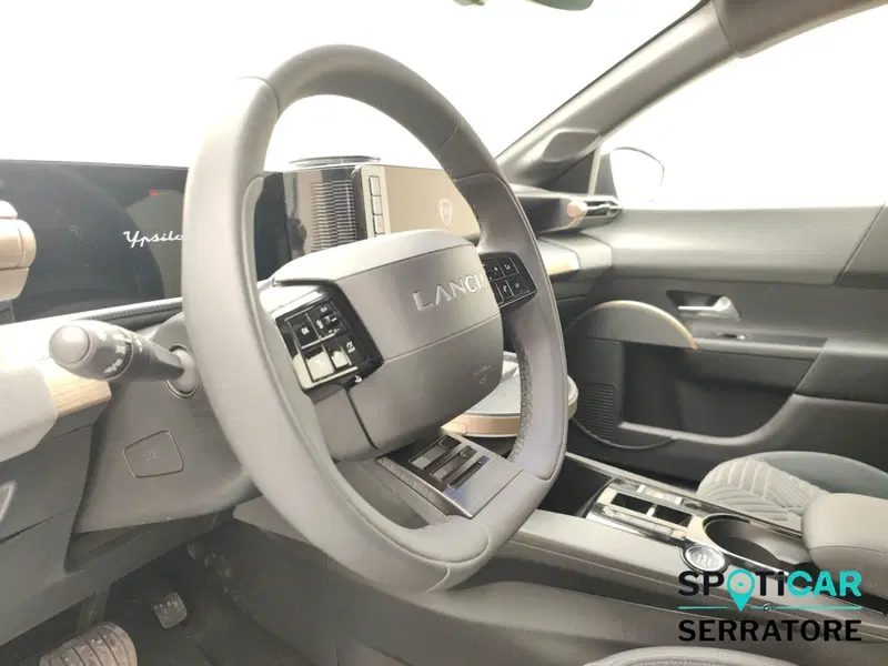 Lancia Ypsilon usata a Como (9)
