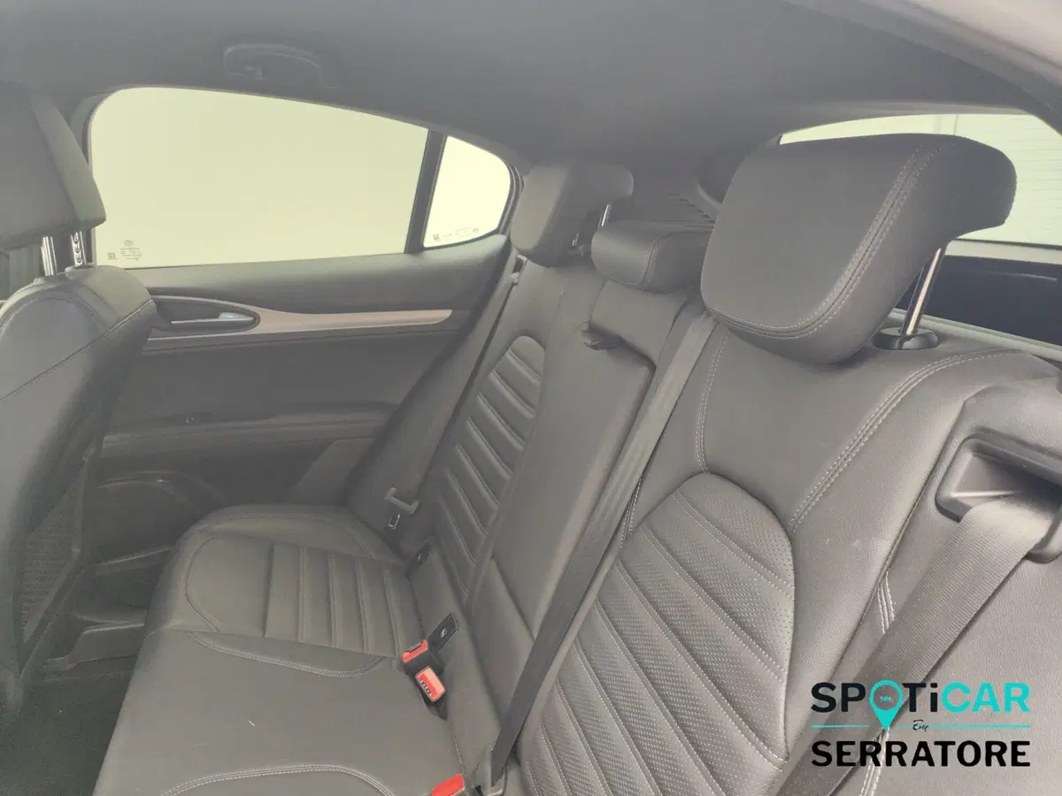 Alfa Romeo Stelvio usata a Como (13)