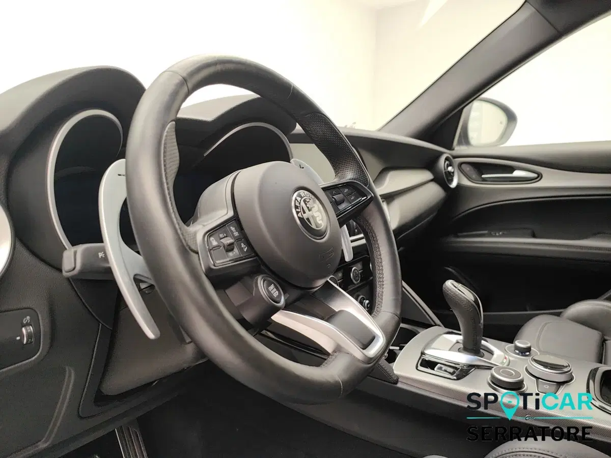 Alfa Romeo Stelvio usata a Como (9)