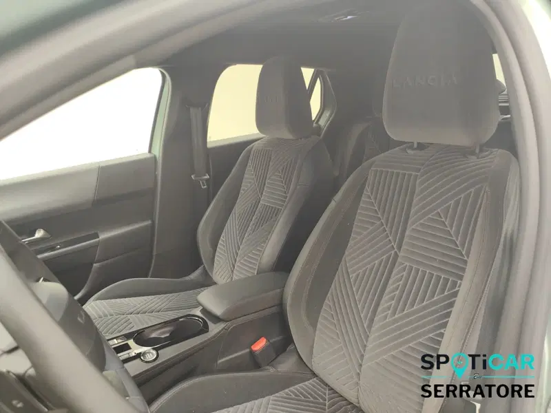 Lancia Ypsilon usata a Como (12)