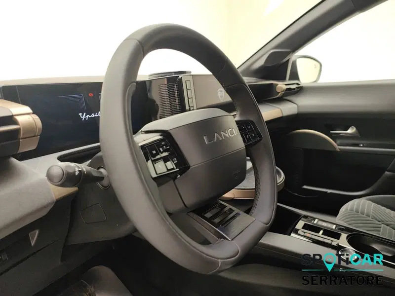 Lancia Ypsilon usata a Como (9)