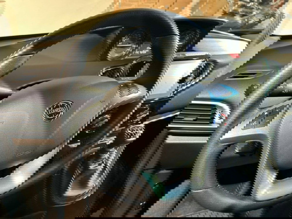 Lancia Ypsilon usata a Lecco (14)