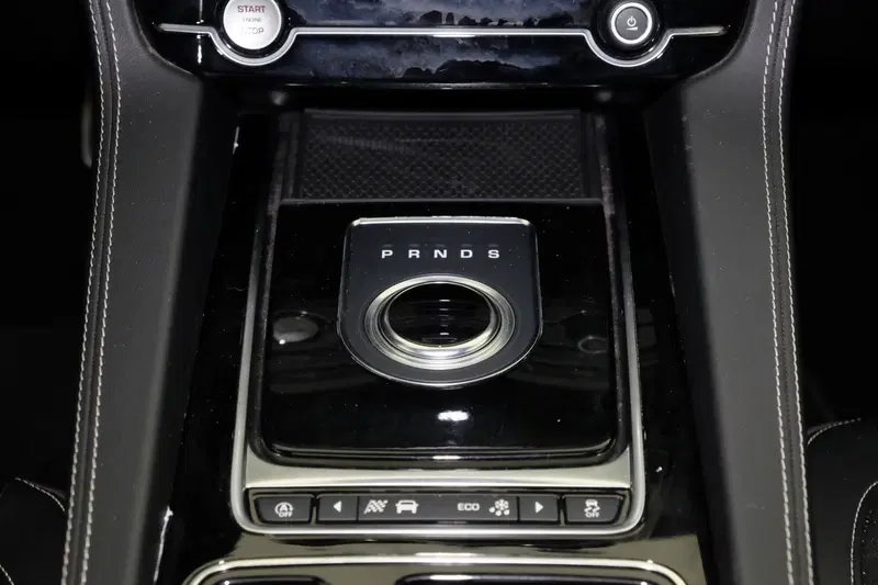 Jaguar F-Pace usata a Torino (11)