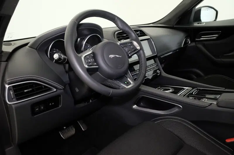 Jaguar F-Pace usata a Torino (17)