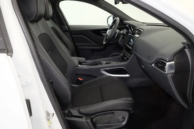 Jaguar F-Pace usata a Torino (3)
