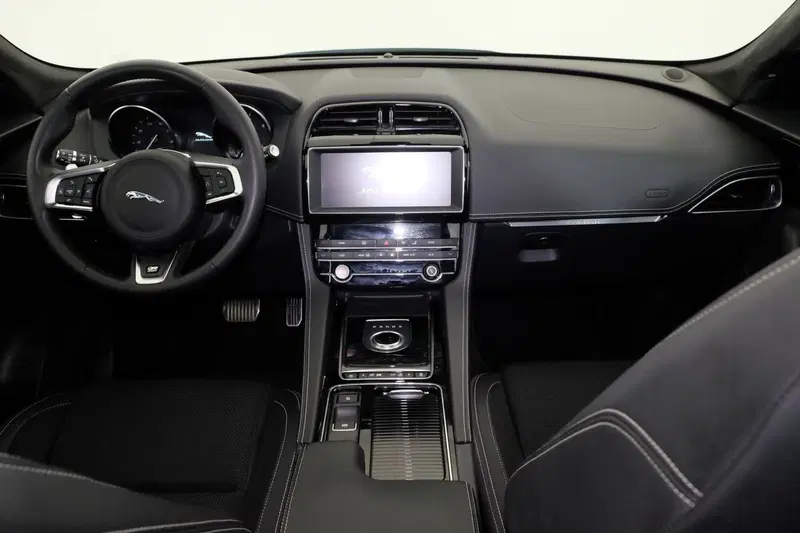 Jaguar F-Pace usata a Torino (4)
