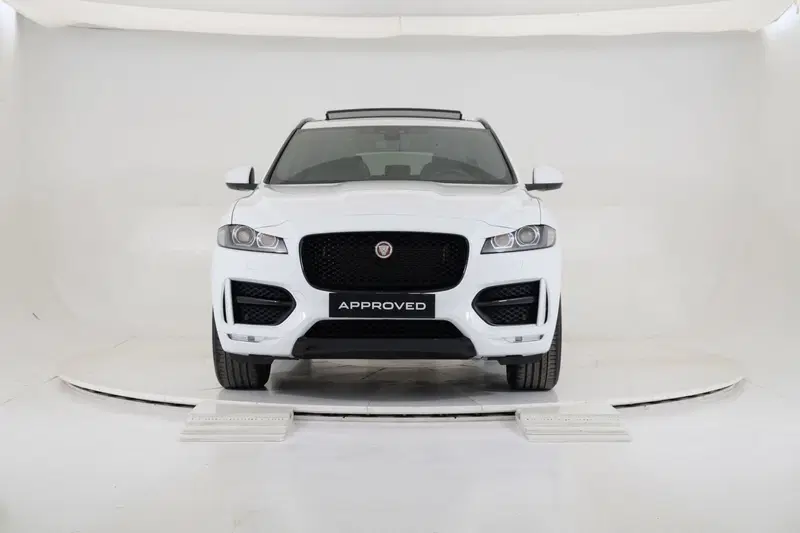 Jaguar F-Pace usata a Torino (8)