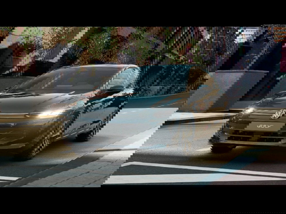 Volkswagen Golf nuova a Livorno