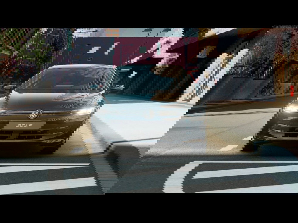 Volkswagen Golf nuova a Livorno (5)