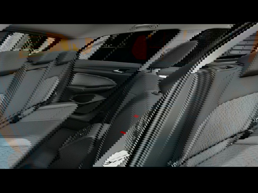 Volkswagen Golf nuova a Livorno (9)