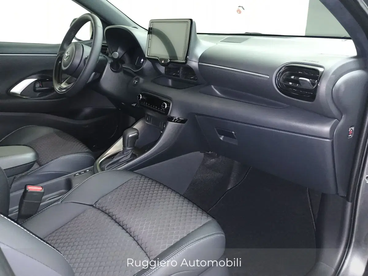 Mazda Mazda2 Hybrid nuova a Catanzaro (12)
