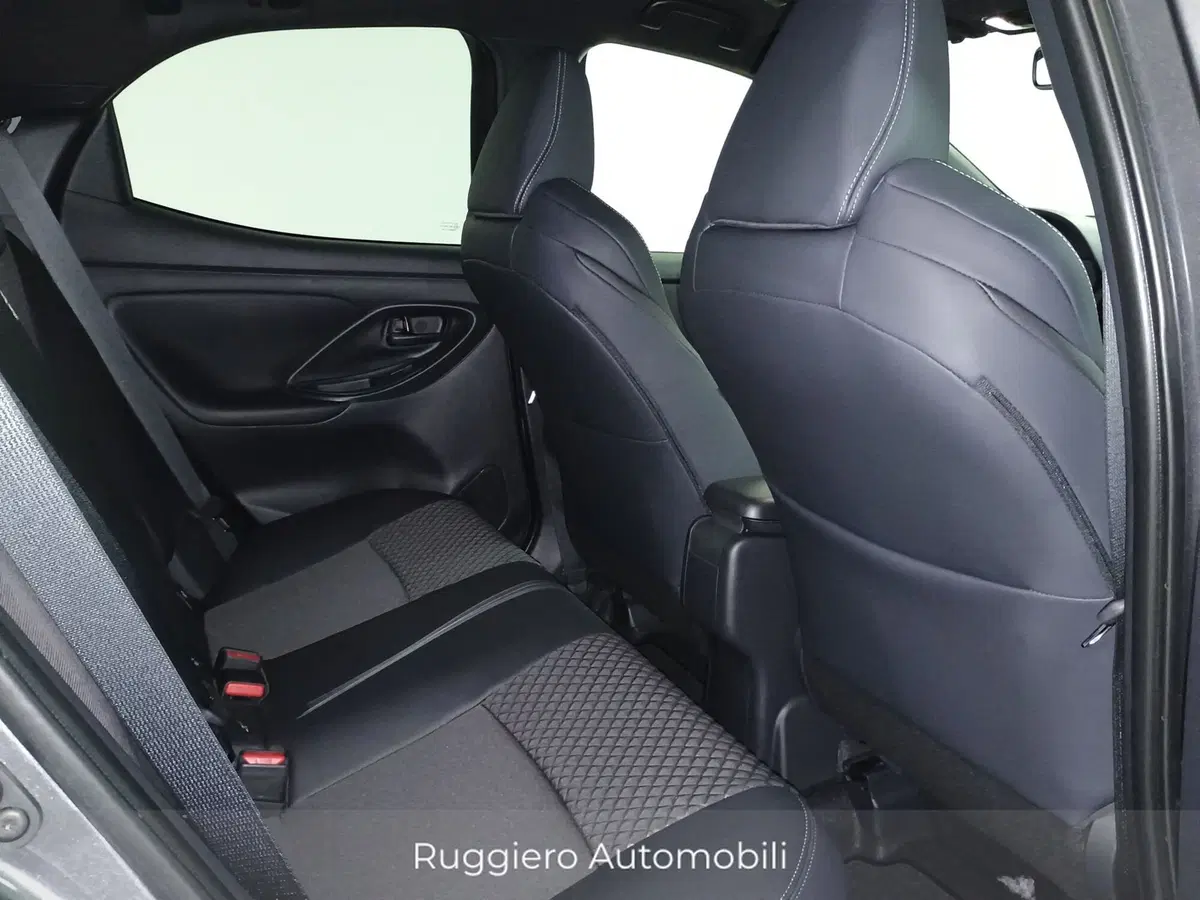 Mazda Mazda2 Hybrid nuova a Catanzaro (13)
