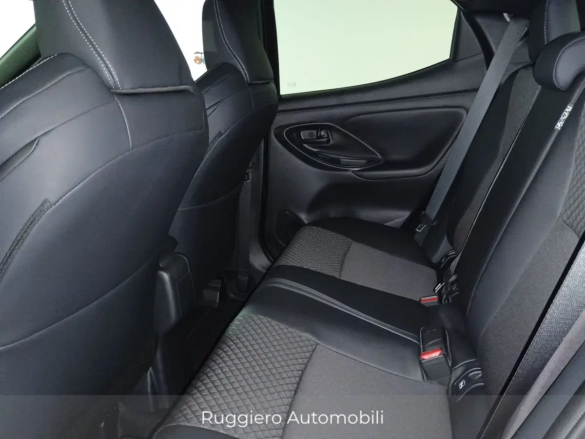 Mazda Mazda2 Hybrid nuova a Catanzaro (14)