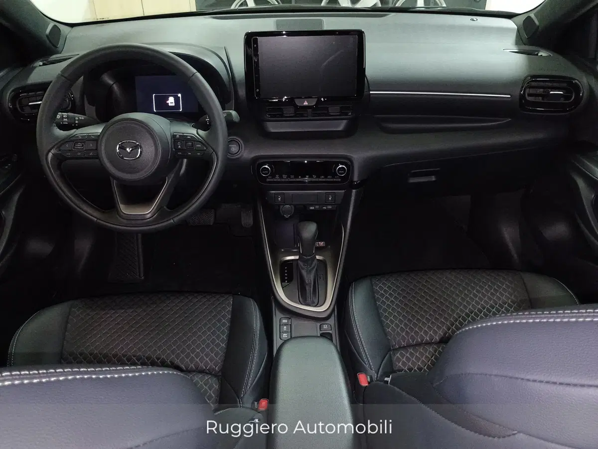 Mazda Mazda2 Hybrid nuova a Catanzaro (9)