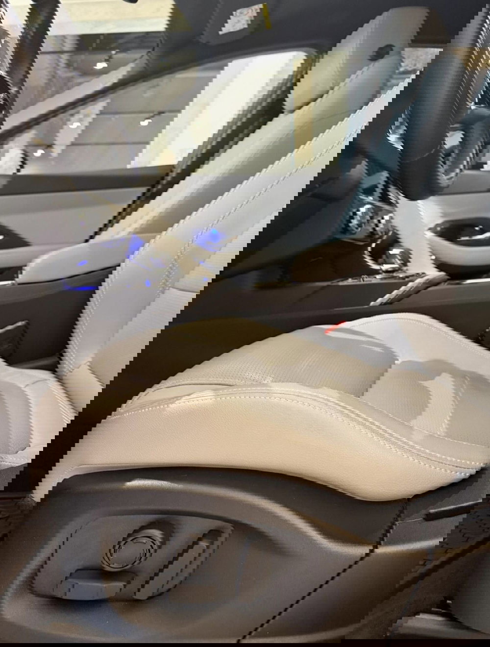 Jaguar E-Pace usata a Parma (15)