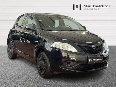 Lancia Ypsilon 1.0 FireFly 5 porte S&amp;S Hybrid Silver Plus del 2020 usata a Lecce