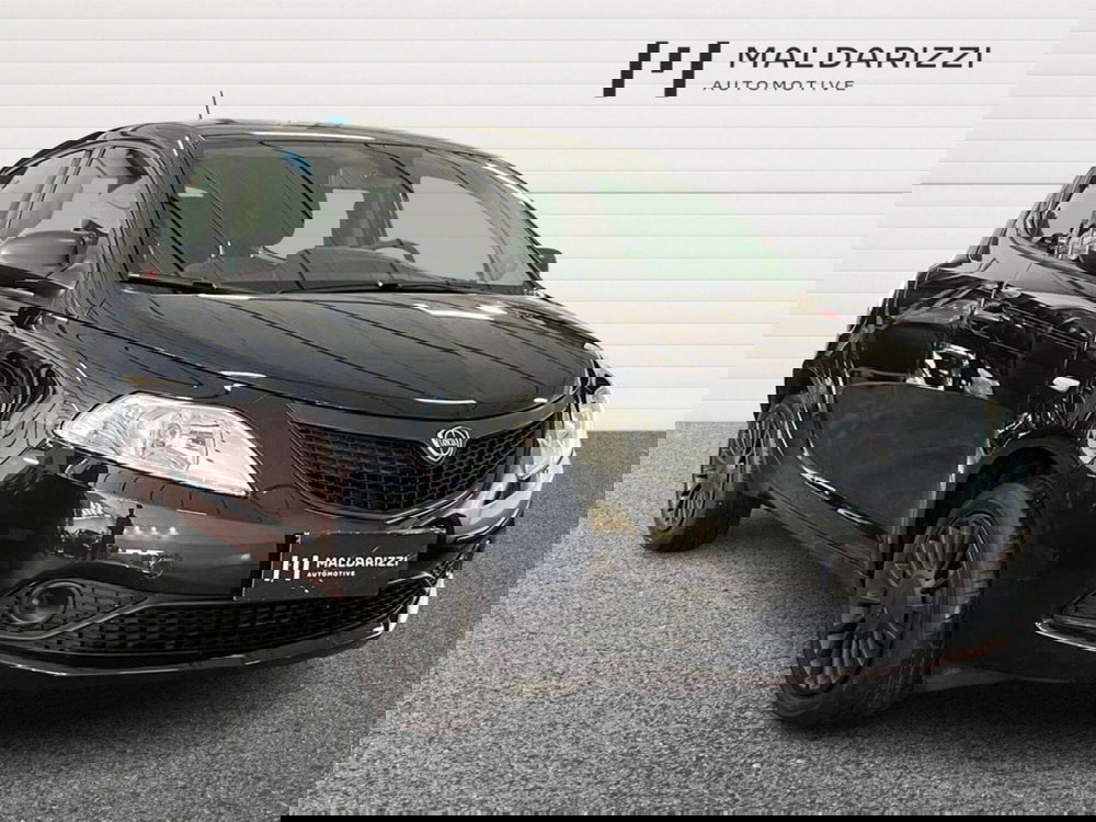 Lancia Ypsilon usata a Lecce