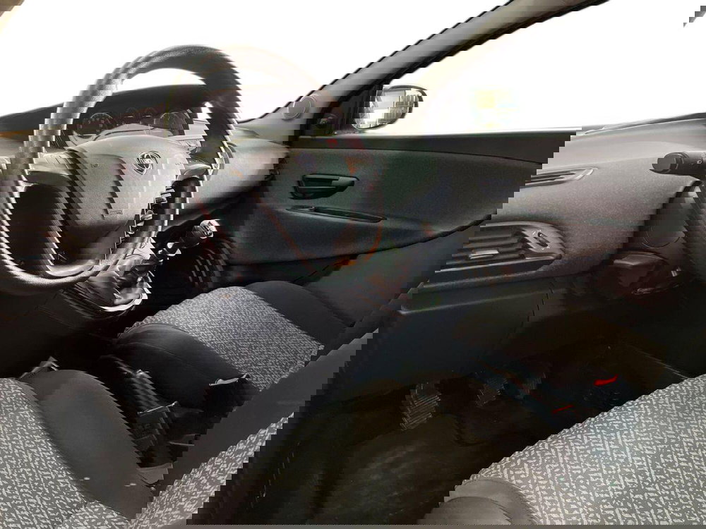 Lancia Ypsilon usata a Lecce (10)