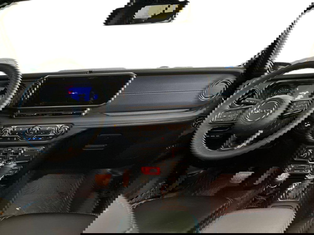 Jeep Wrangler Unlimited usata a Bari (8)