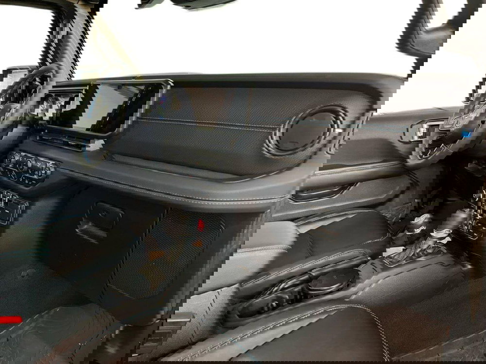 Jeep Wrangler Unlimited usata a Bari (9)