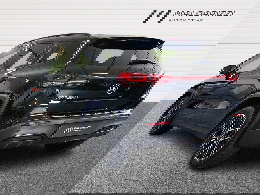 Mercedes-Benz EQA usata a Bari (4)