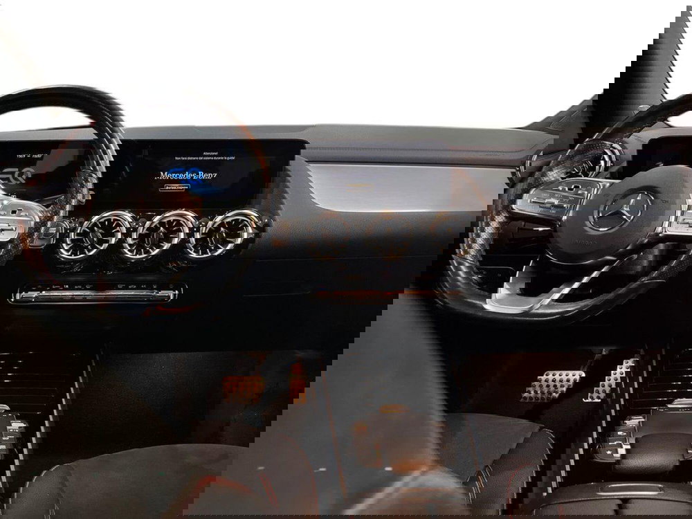 Mercedes-Benz EQA usata a Bari (8)