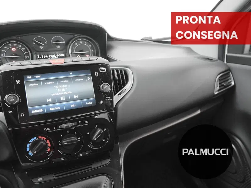 Lancia Ypsilon usata a Prato (11)