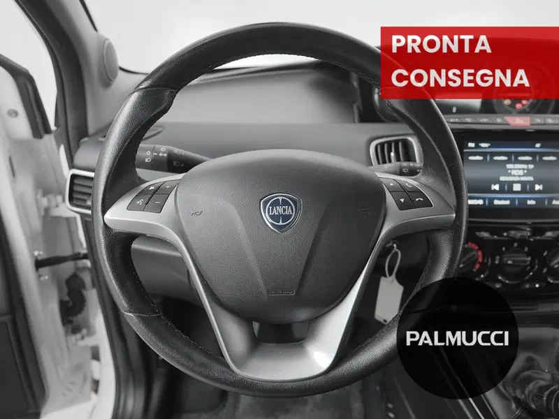 Lancia Ypsilon usata a Prato (17)