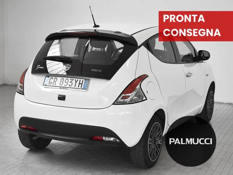 Lancia Ypsilon usata a Prato (3)