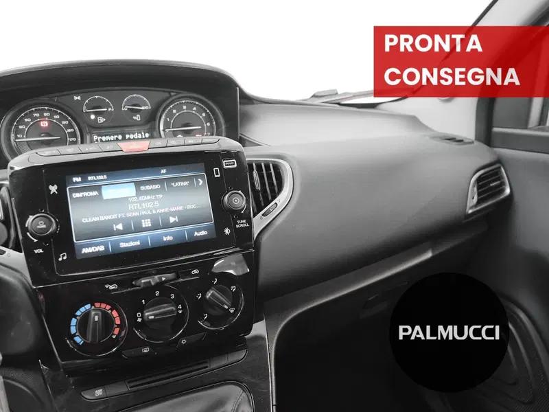 Lancia Ypsilon usata a Prato (10)