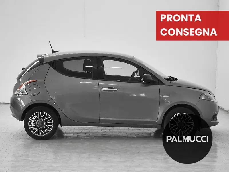 Lancia Ypsilon usata a Prato (5)