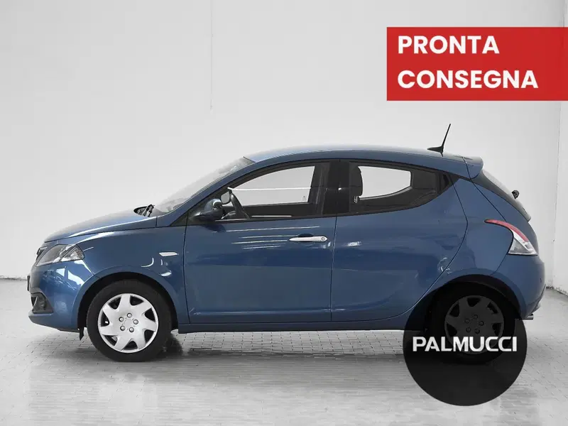 Lancia Ypsilon usata a Prato (6)