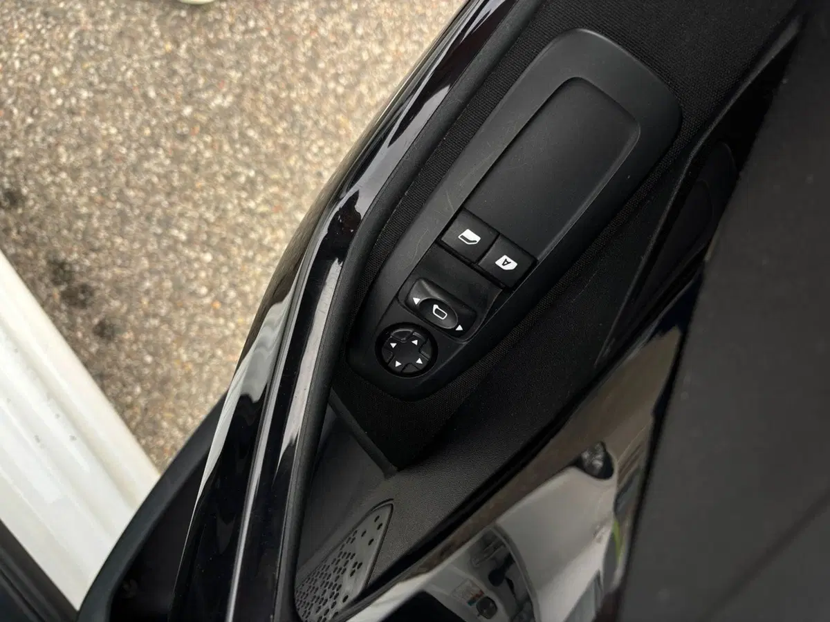Peugeot 208 usata a Vercelli (10)