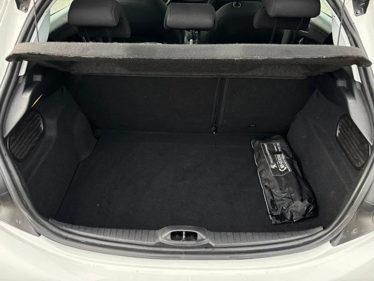 Peugeot 208 usata a Vercelli (12)