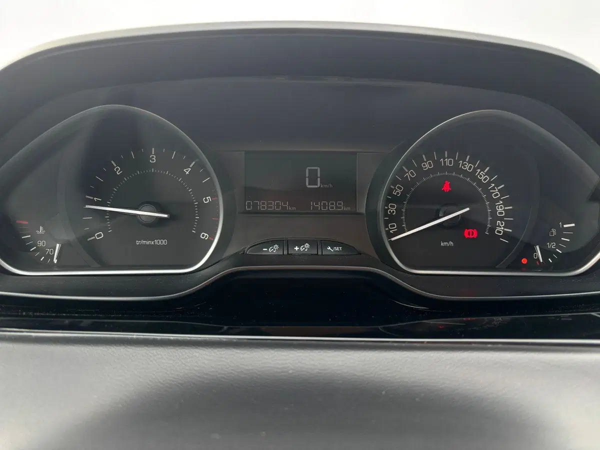 Peugeot 208 usata a Vercelli (16)