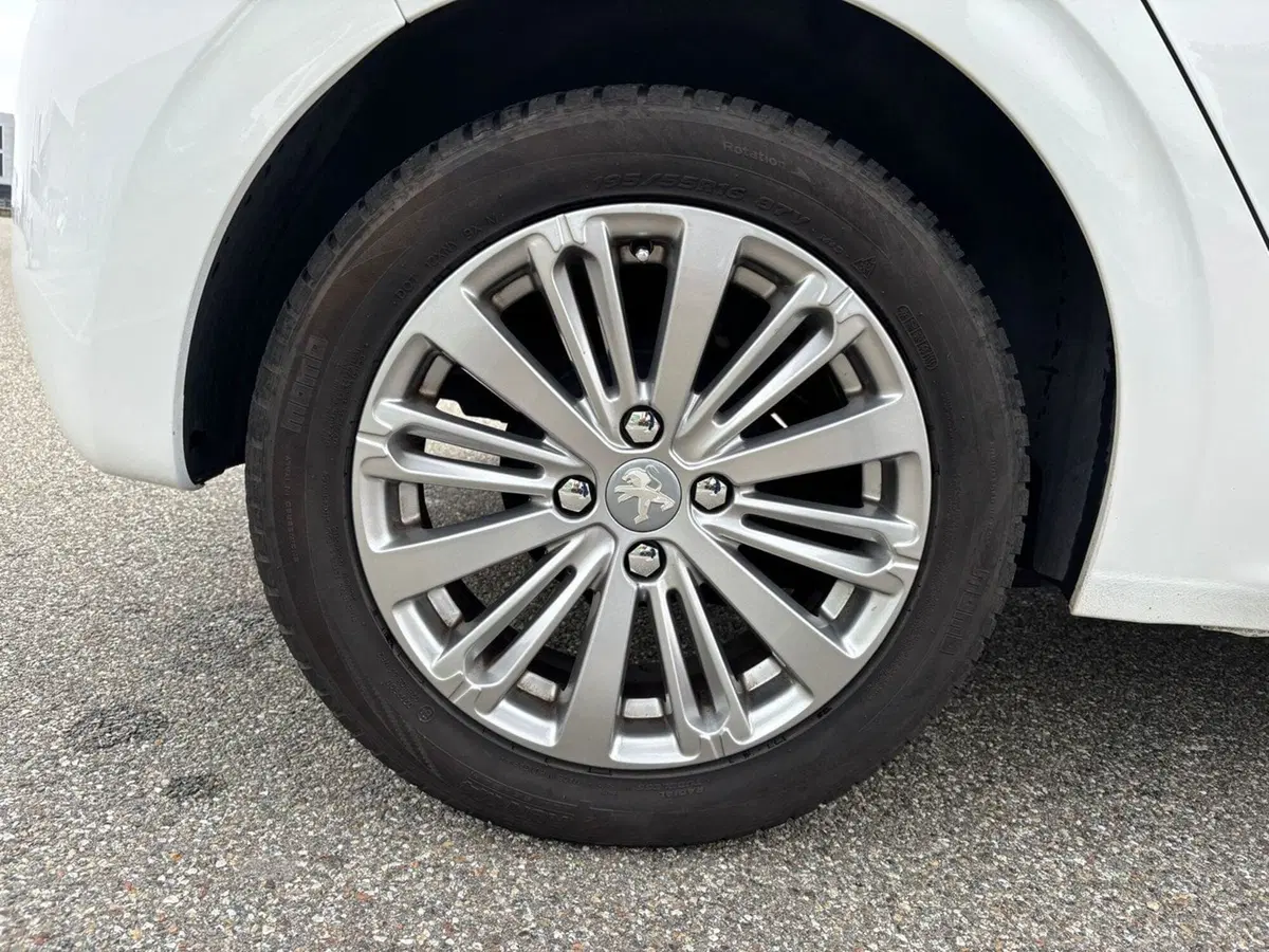 Peugeot 208 usata a Vercelli (2)