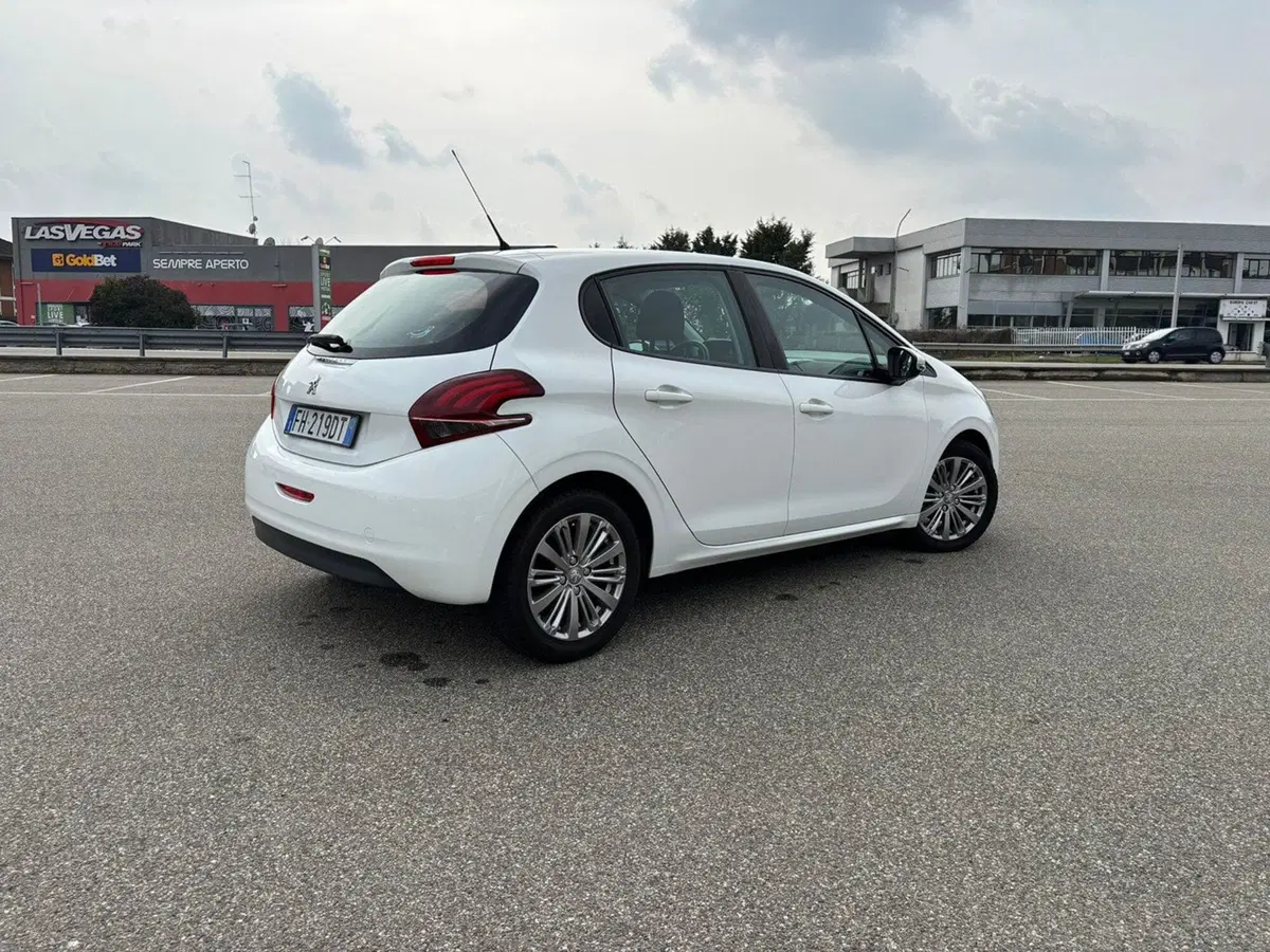 Peugeot 208 usata a Vercelli (3)