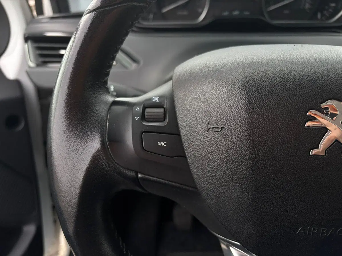 Peugeot 208 usata a Vercelli (9)