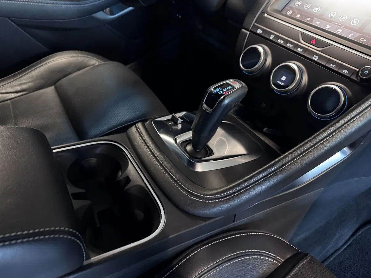 Jaguar E-Pace usata a Messina (14)